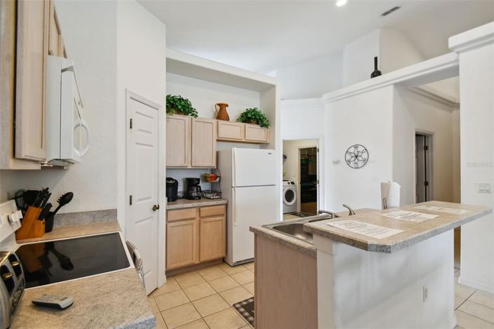 Image No.15-4 Bed Property for sale