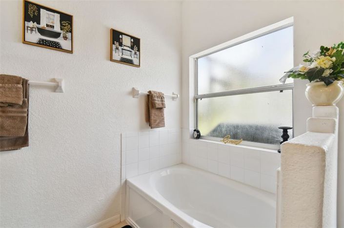 Image No.26-4 Bed Property for sale