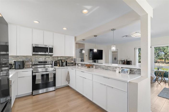 Image No.11-2 Bed Property for sale