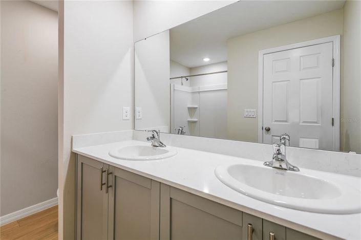 Image No.6-3 Bed Townhouse for sale