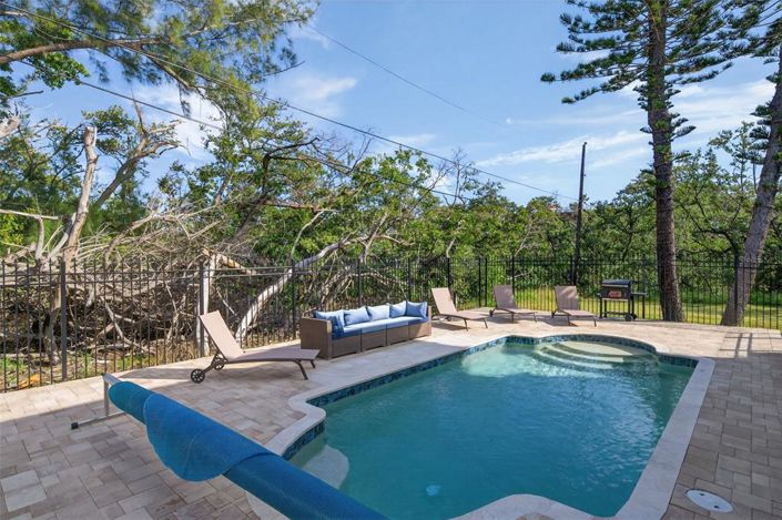 Image No.43-2 Bed Property for sale