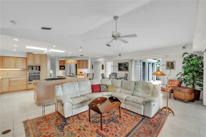 Image No.23-3 Bed Property for sale