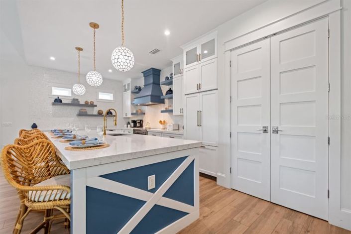 Image No.13-6 Bed Property for sale