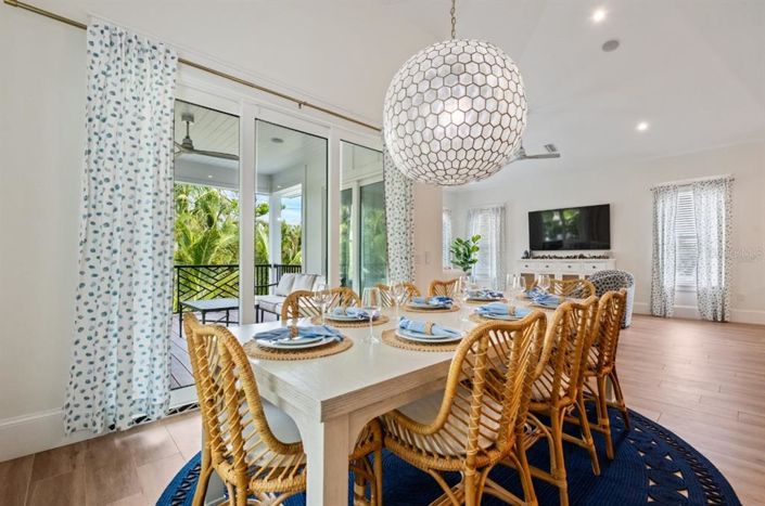 Image No.16-6 Bed Property for sale