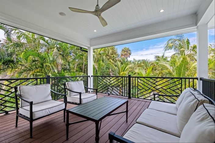 Image No.17-6 Bed Property for sale