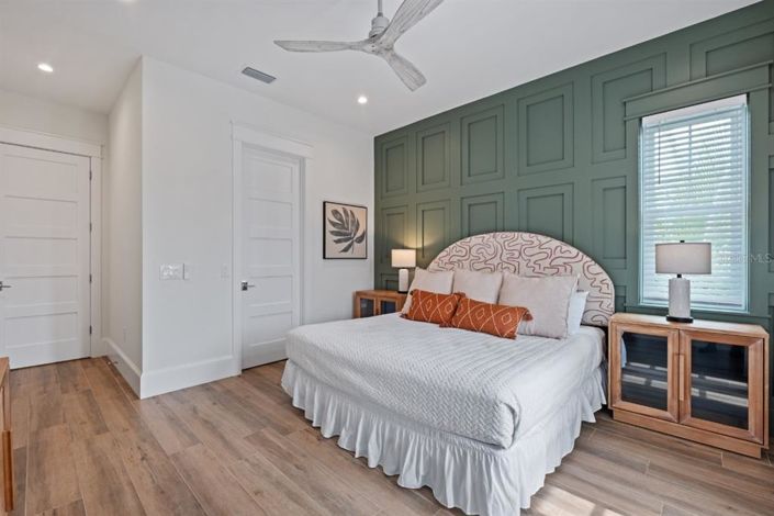 Image No.21-6 Bed Property for sale