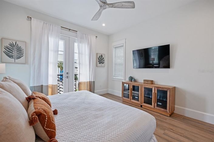 Image No.22-6 Bed Property for sale