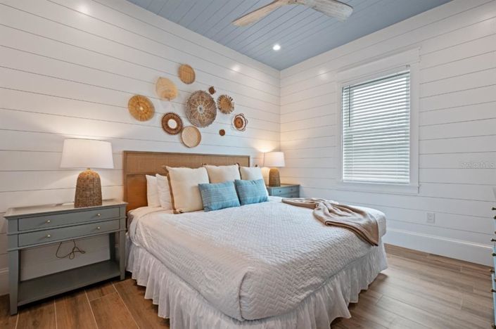 Image No.24-6 Bed Property for sale