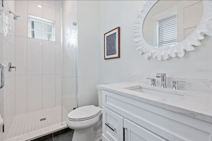 Image No.27-6 Bed Property for sale