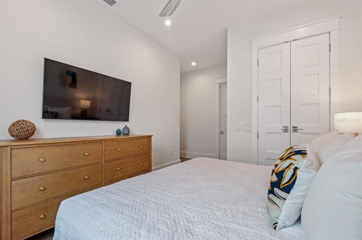 Image No.29-6 Bed Property for sale