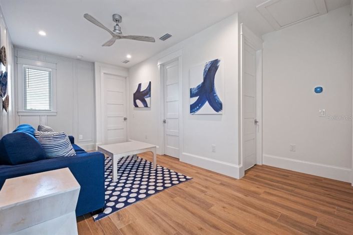 Image No.33-6 Bed Property for sale