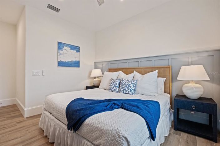 Image No.39-6 Bed Property for sale