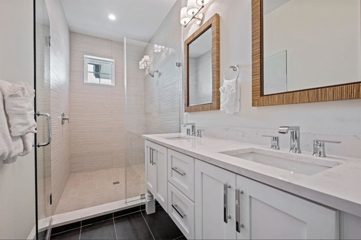 Image No.45-6 Bed Property for sale