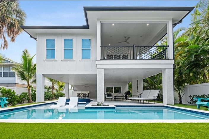 Image No.5-6 Bed Property for sale