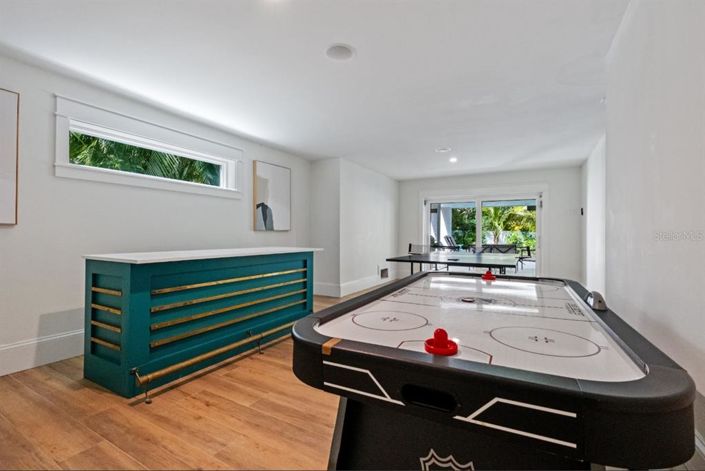 Image No.50-6 Bed Property for sale