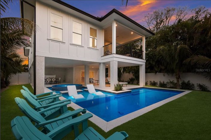 Image No.64-6 Bed Property for sale