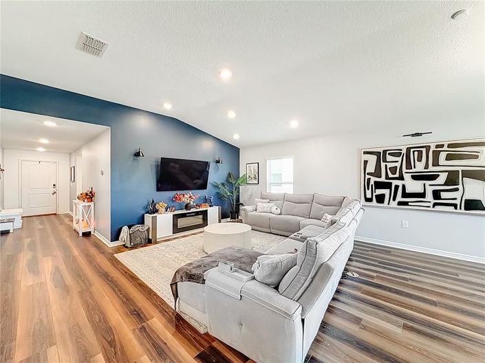 Image No.17-4 Bed Property for sale