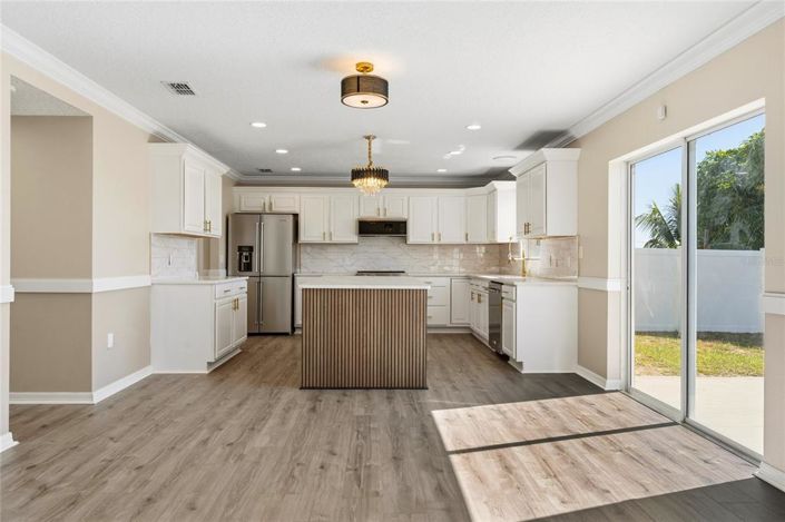 Image No.11-5 Bed Property for sale