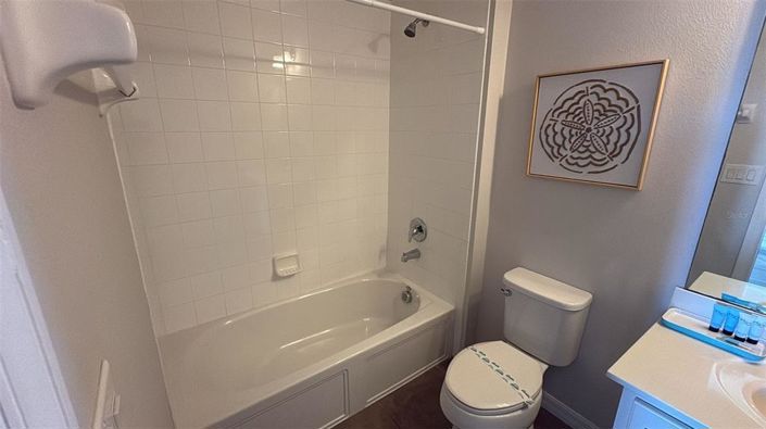 Image No.32-8 Bed Property for sale