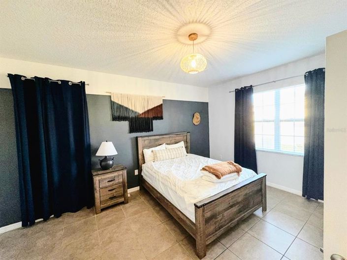 Image No.40-8 Bed Property for sale