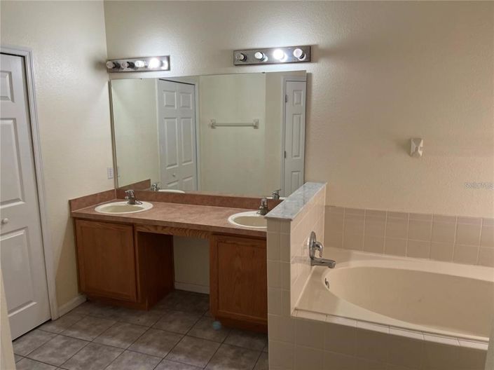 Image No.27-3 Bed Property for sale