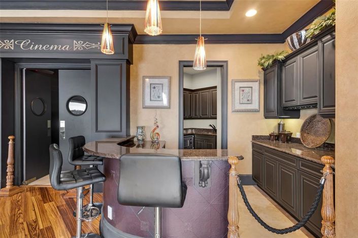 Image No.18-6 Bed Property for sale