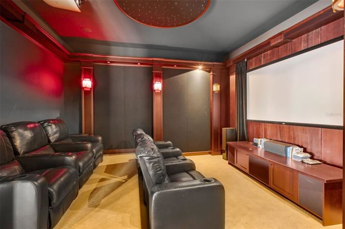 Image No.22-6 Bed Property for sale