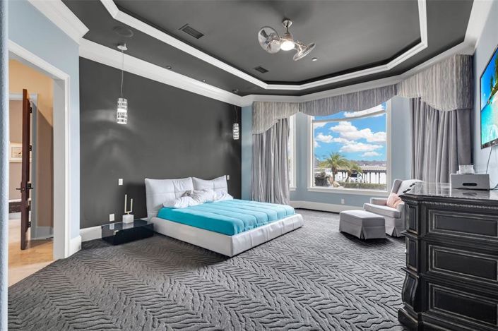 Image No.23-6 Bed Property for sale