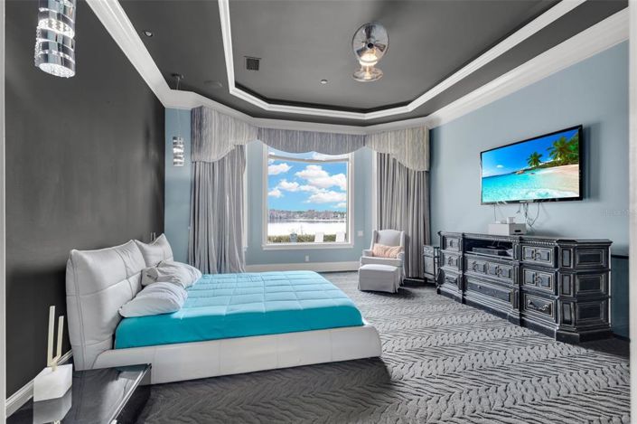 Image No.25-6 Bed Property for sale