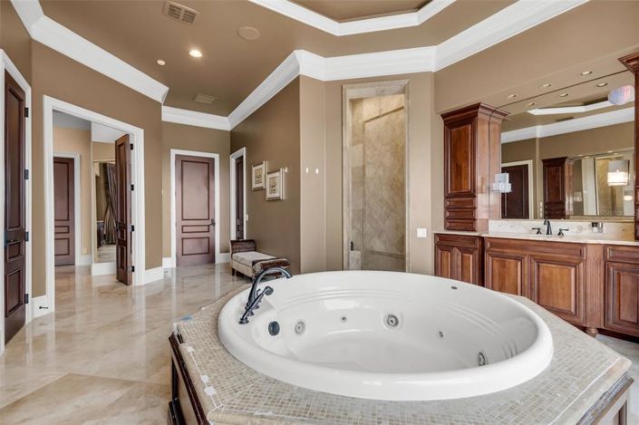 Image No.32-6 Bed Property for sale