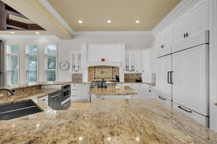 Image No.33-6 Bed Property for sale