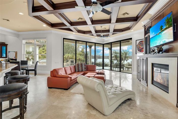 Image No.8-6 Bed Property for sale