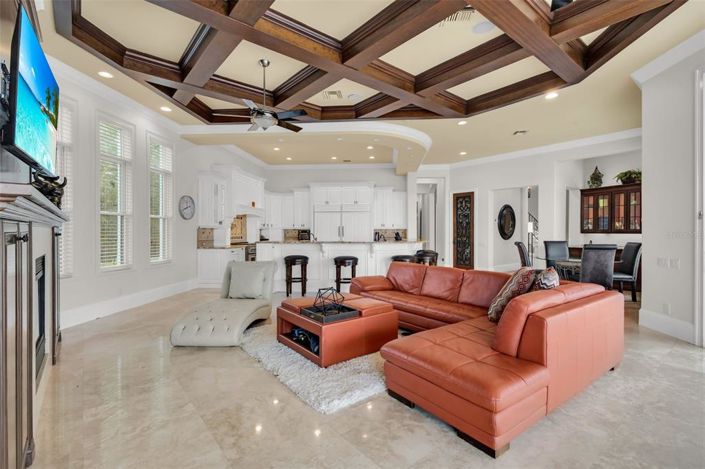 Image No.9-6 Bed Property for sale