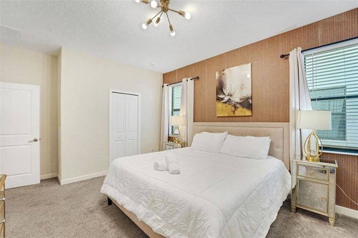 Image No.16-8 Bed Property for sale