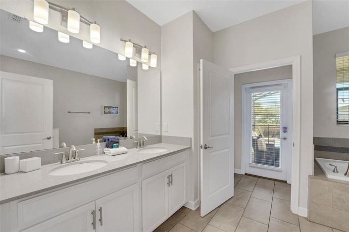 Image No.20-8 Bed Property for sale