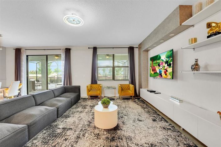 Image No.3-8 Bed Property for sale