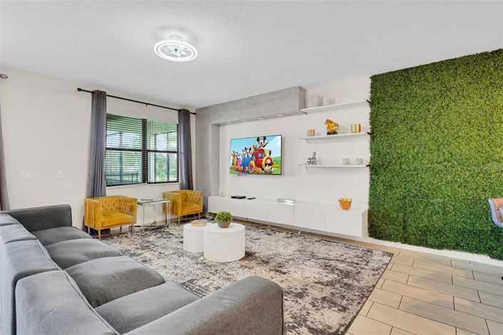 Image No.4-8 Bed Property for sale