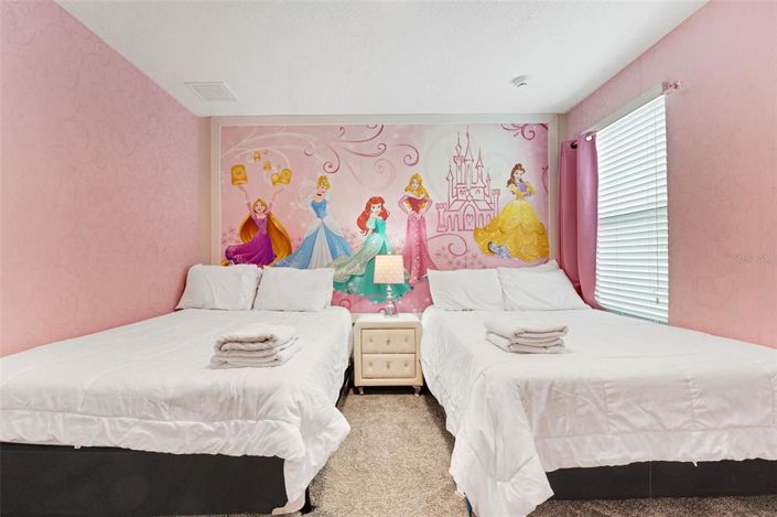 Image No.61-8 Bed Property for sale