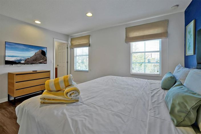 Image No.27-2 Bed Townhouse for sale