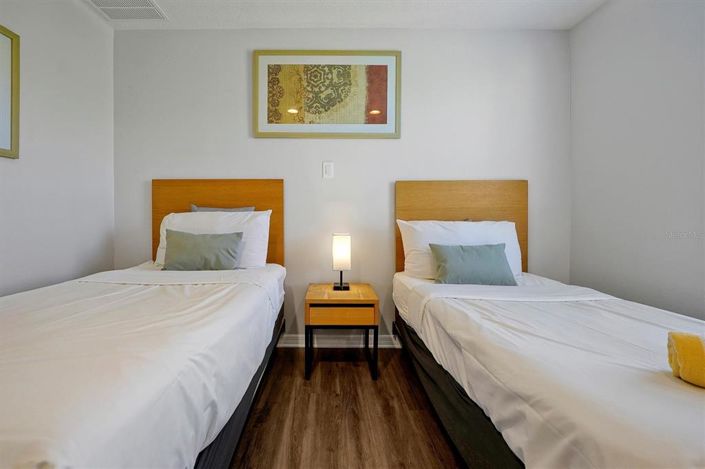 Image No.33-2 Bed Townhouse for sale