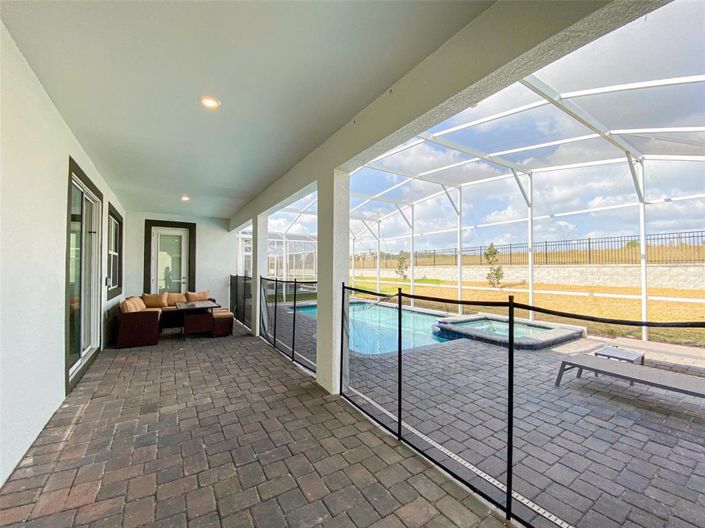 Image No.24-6 Bed Property for sale