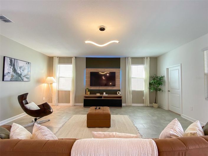 Image No.5-6 Bed Property for sale