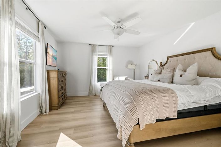 Image No.18-5 Bed Property for sale