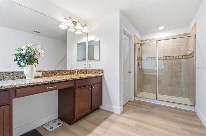 Image No.20-5 Bed Property for sale