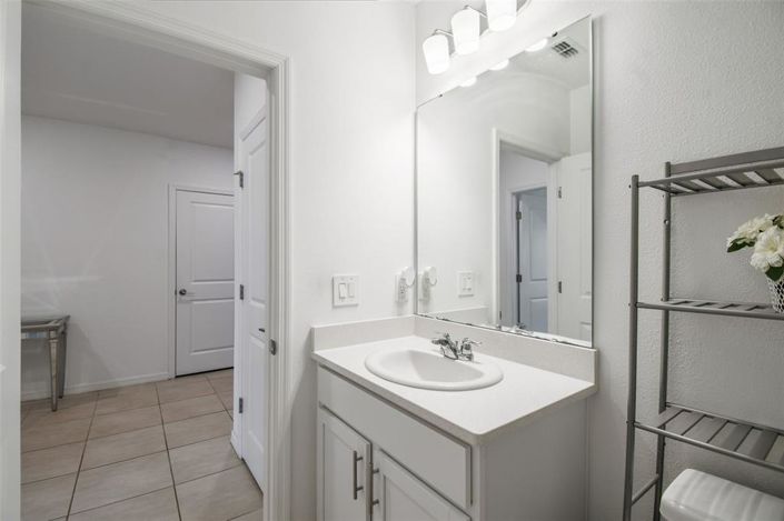 Image No.15-4 Bed Property for sale