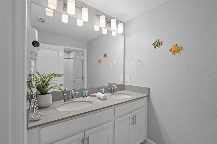 Image No.25-4 Bed Townhouse for sale