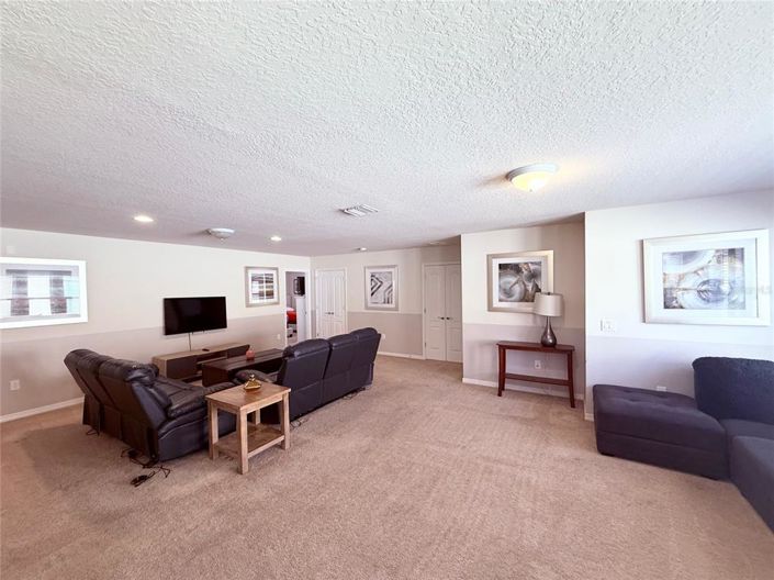 Image No.13-9 Bed Property for sale