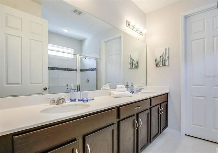 Image No.14-7 Bed Property for sale