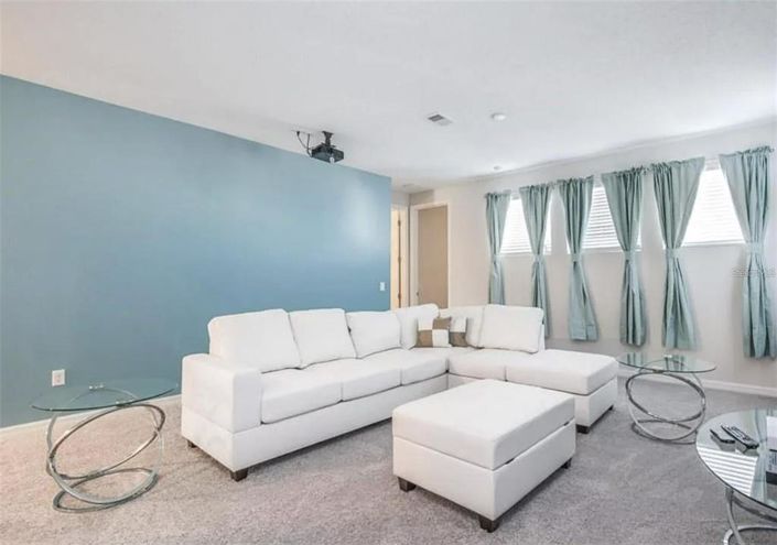 Image No.18-7 Bed Property for sale