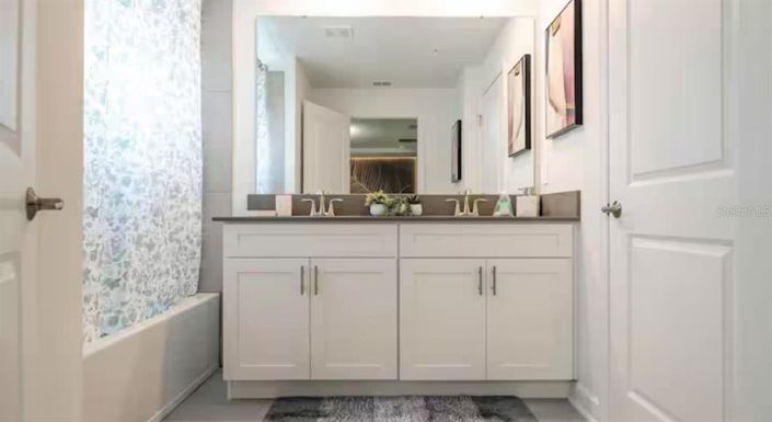 Image No.21-4 Bed Townhouse for sale